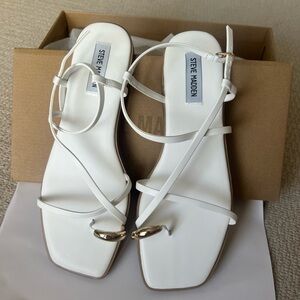 Steve Madden Flat sandals, new with tags